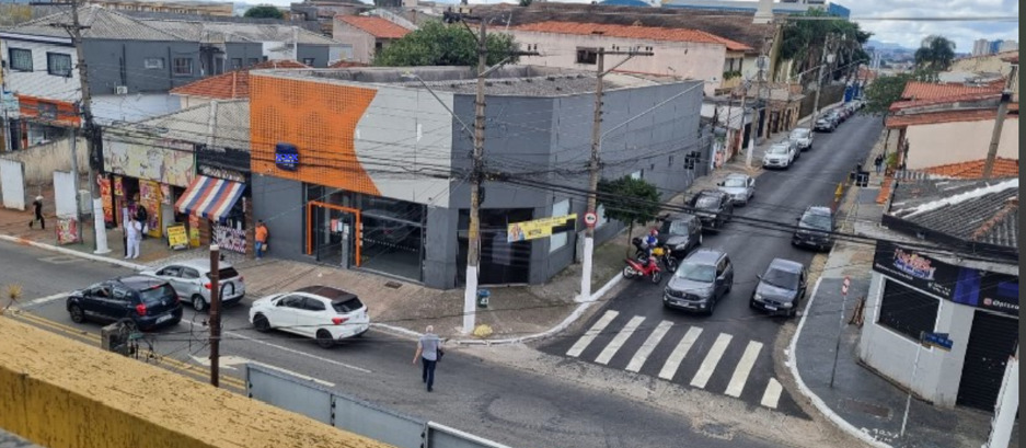 Salão comercial de 300 m² na esquina da Av. Pires do Rio em São Miguel Paulista — foto 2